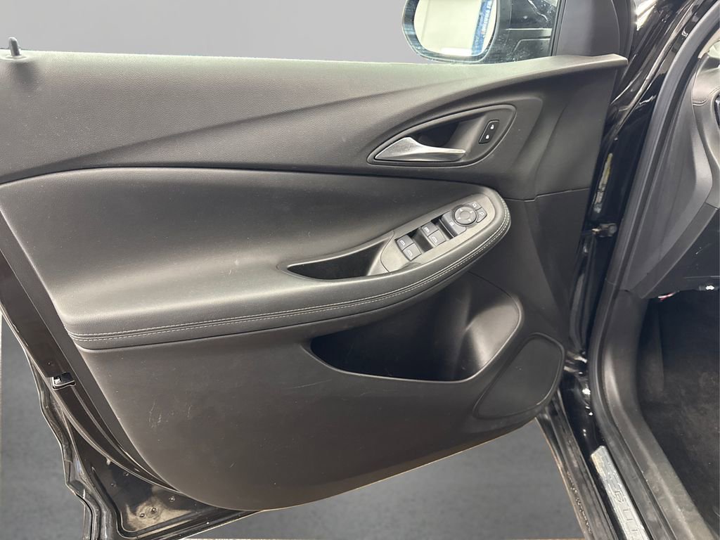 Used 2023 Buick Encore GX Select AWD/4WD image 22