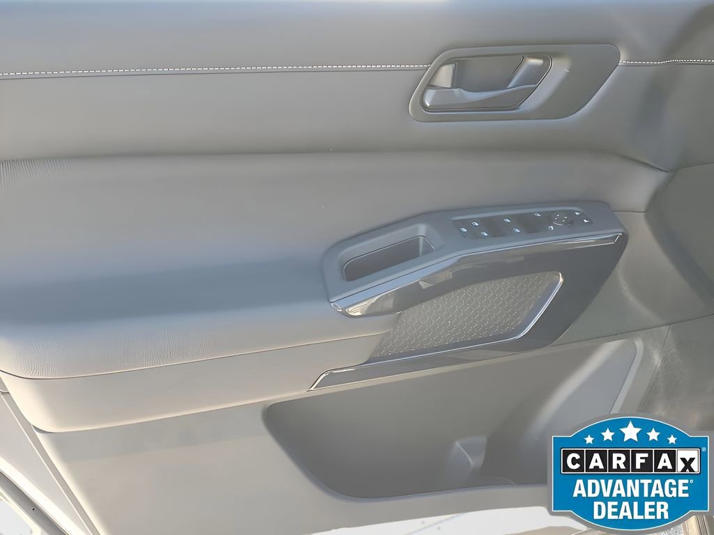 Certified 2025 Nissan Pathfinder SV image 33