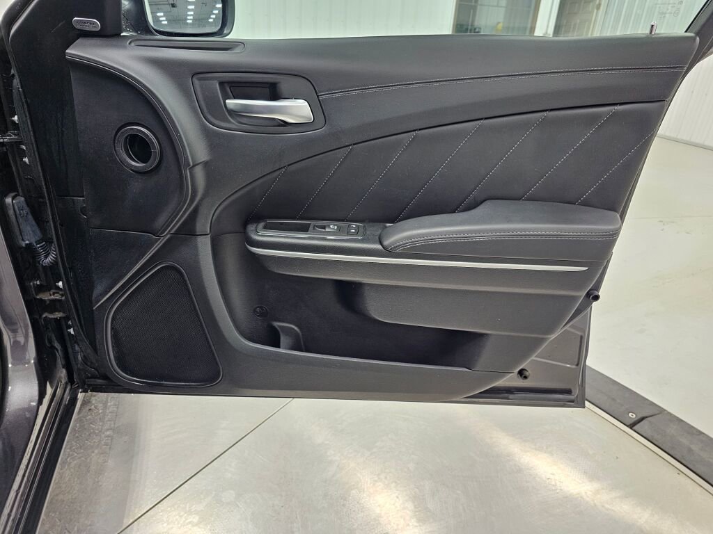Used 2020 Dodge Charger SXT w/ Plus Group image 31