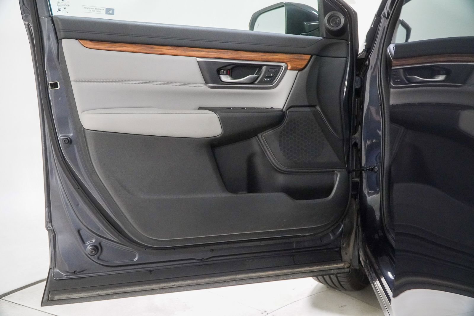 Used 2018 Honda CR-V Touring image 18
