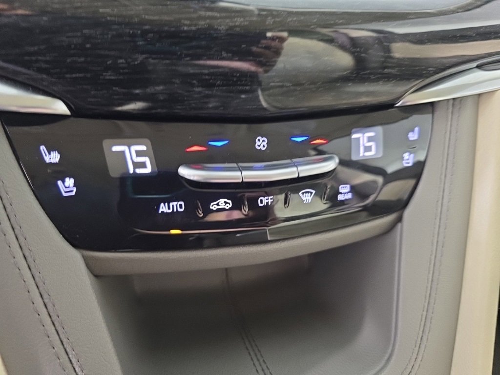 Used 2022 Cadillac XT6 Premium Luxury image 20