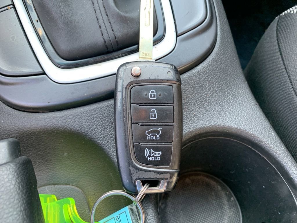 Used 2021 Hyundai Kona SE w/ Cargo Package FWD image 28