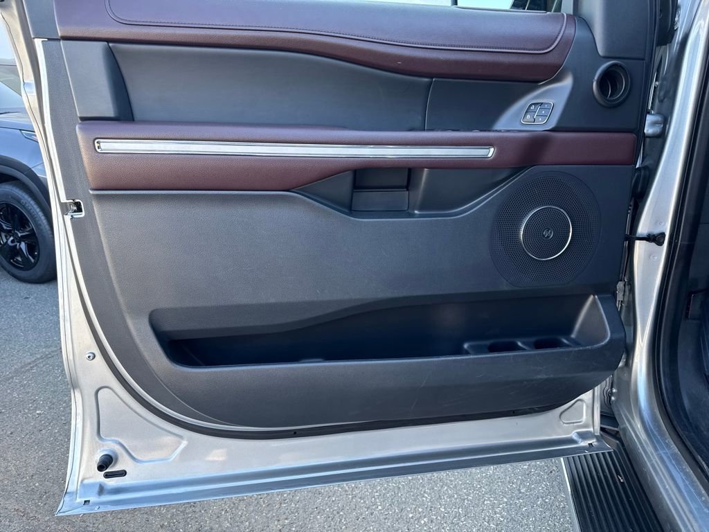 Used 2023 Ford Expedition Limited image 10