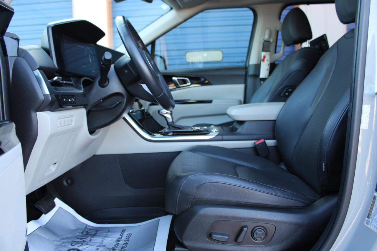 Used 2024 Kia Carnival SX Prestige image 17