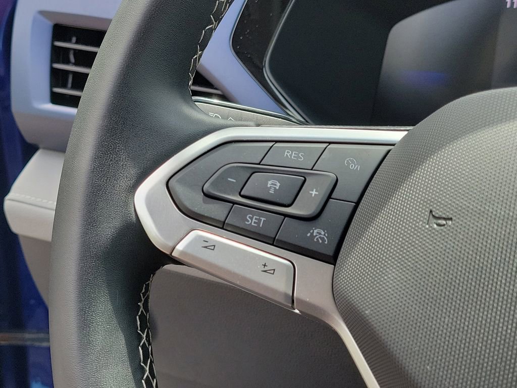 Used 2024 Volkswagen Taos SE image 29