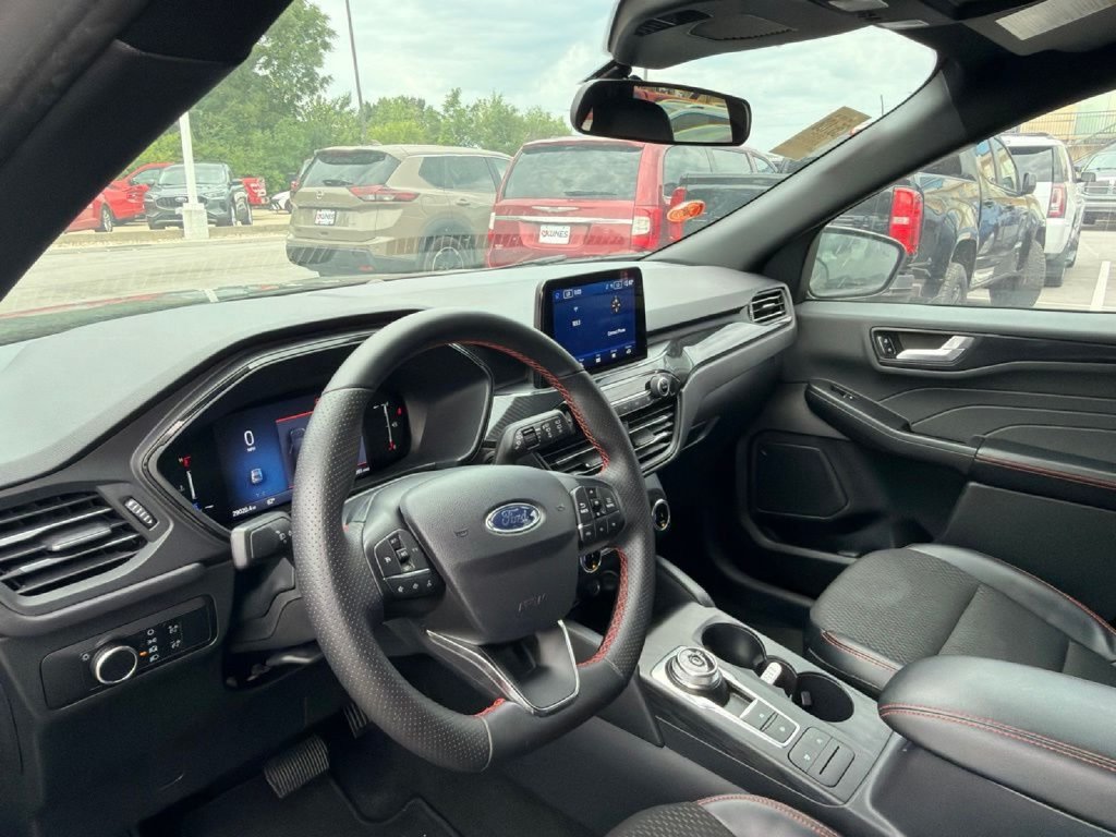 Used 2025 Ford Escape ST-Line FWD image 17