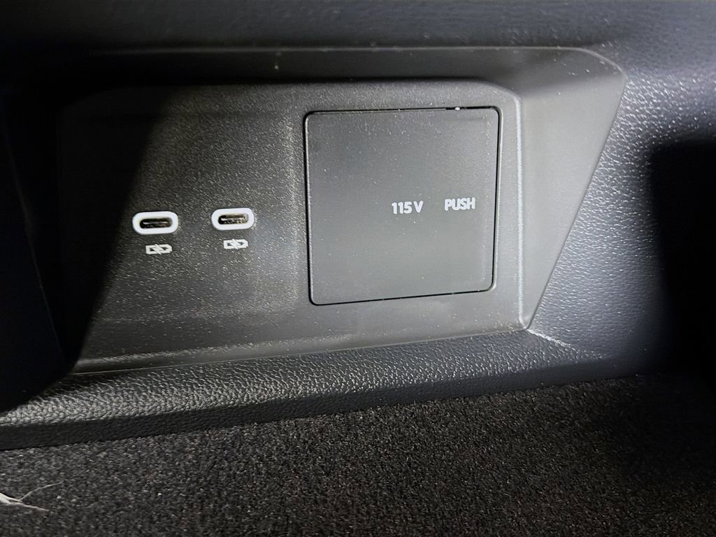 Used 2021 Volkswagen Atlas Cross Sport SE image 28