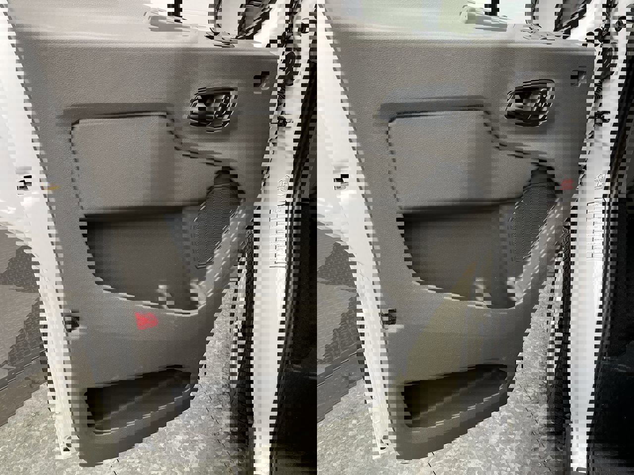 Used 2023 Ford Transit 350 XLT image 7