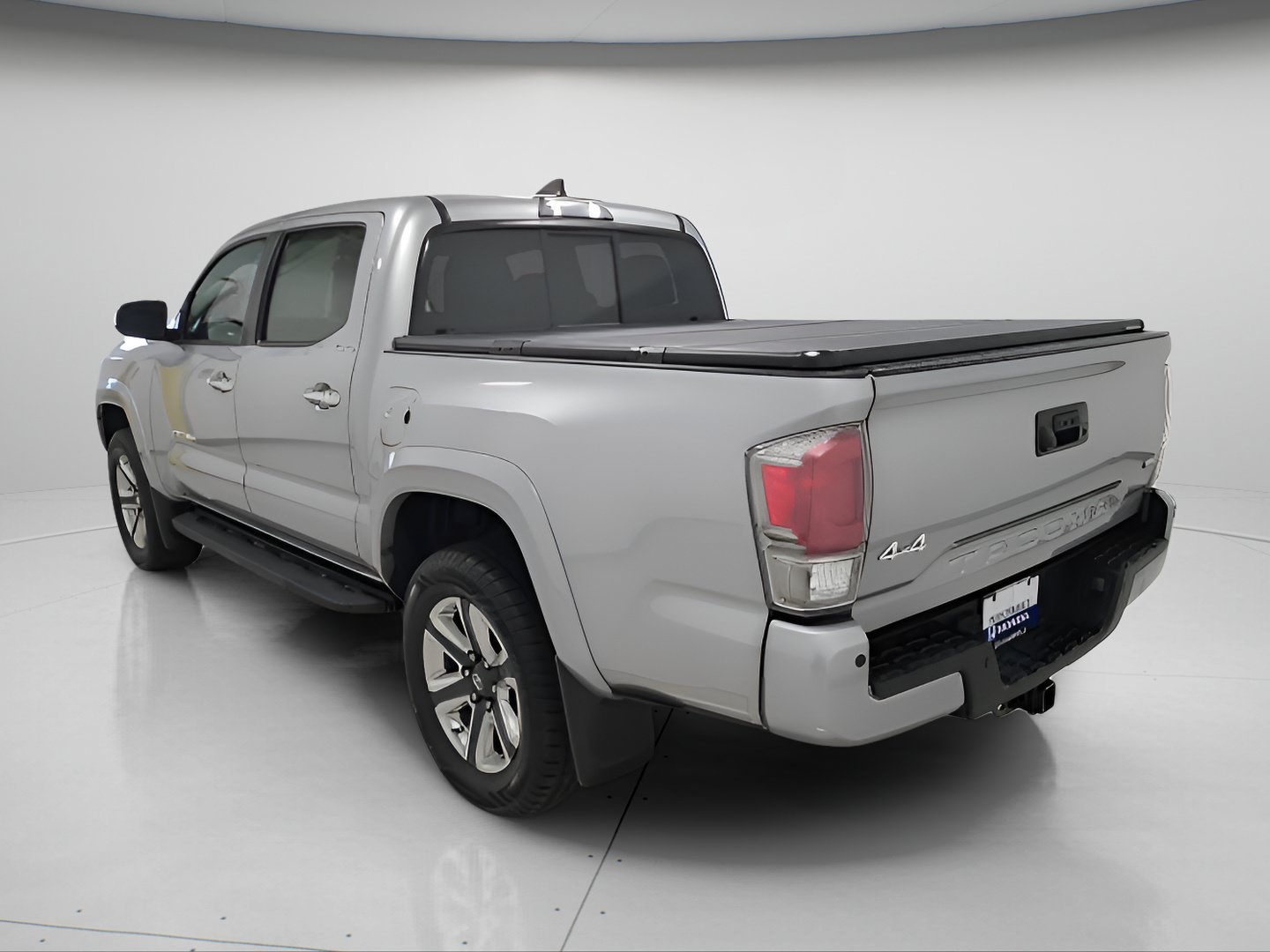 Used 2016 Toyota Tacoma Limited w/ Towing Package AWD/4WD image 5