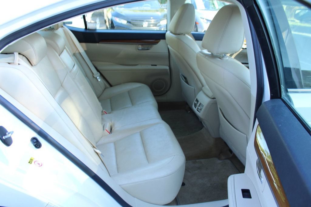 Used 2014 Lexus ES 300h w/ Luxury Package w/Bamboo Trim FWD image 33