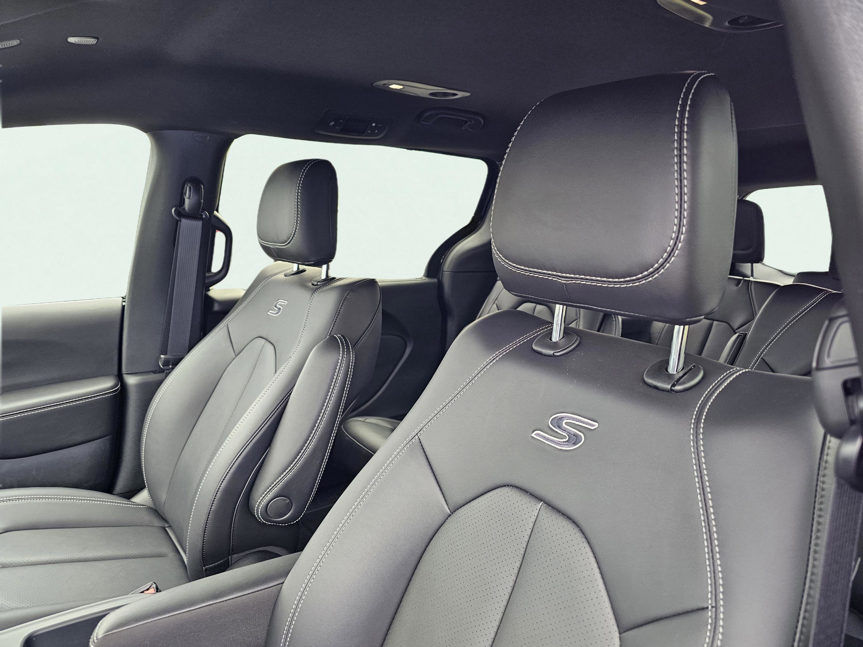 New 2026 Chrysler Pacifica Select w/ S Appearance Package image 18
