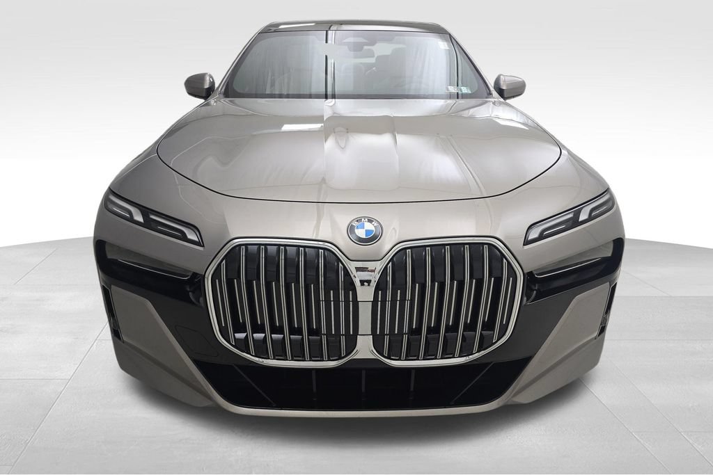 Used 2023 BMW 760i xDrive w/ Luxury Rear Seating Package AWD/4WD image 4