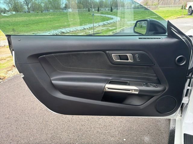 Used 2016 Ford Mustang Shelby GT350 w/ Technology Package image 18