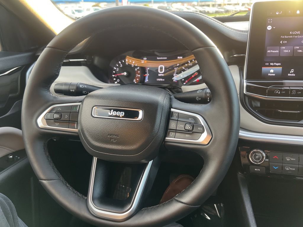 Used 2025 Jeep Compass Limited image 46