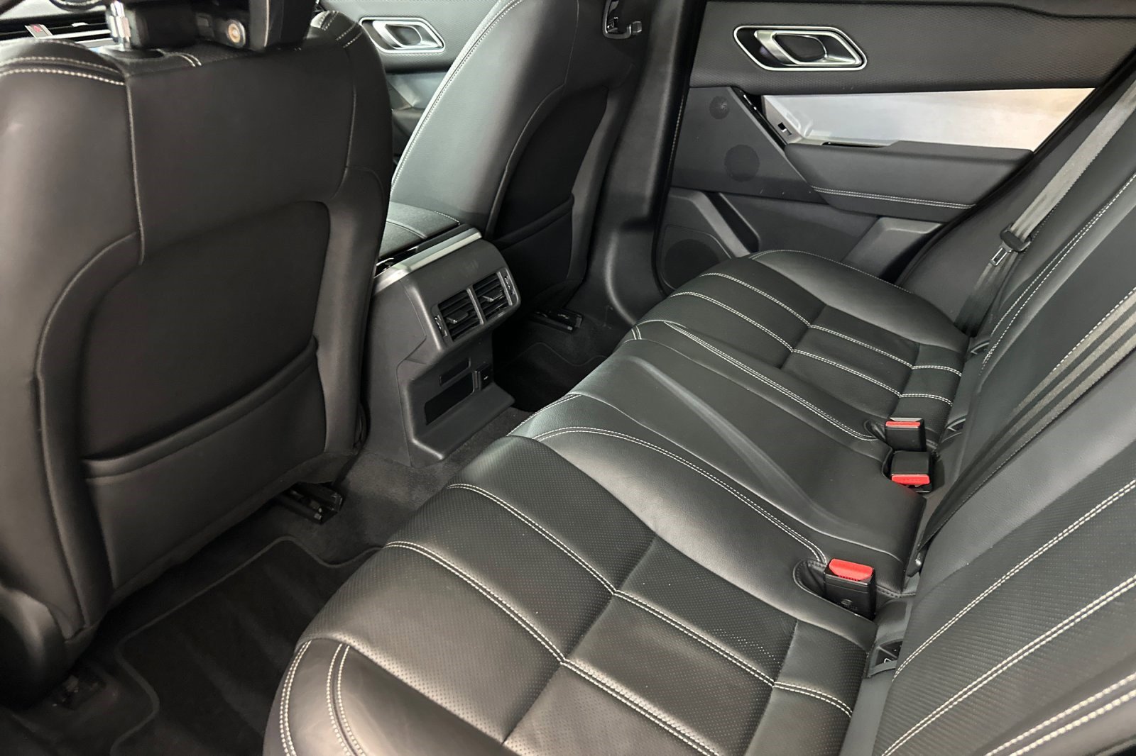 Used 2023 Land Rover Range Rover Velar R-Dynamic S image 16