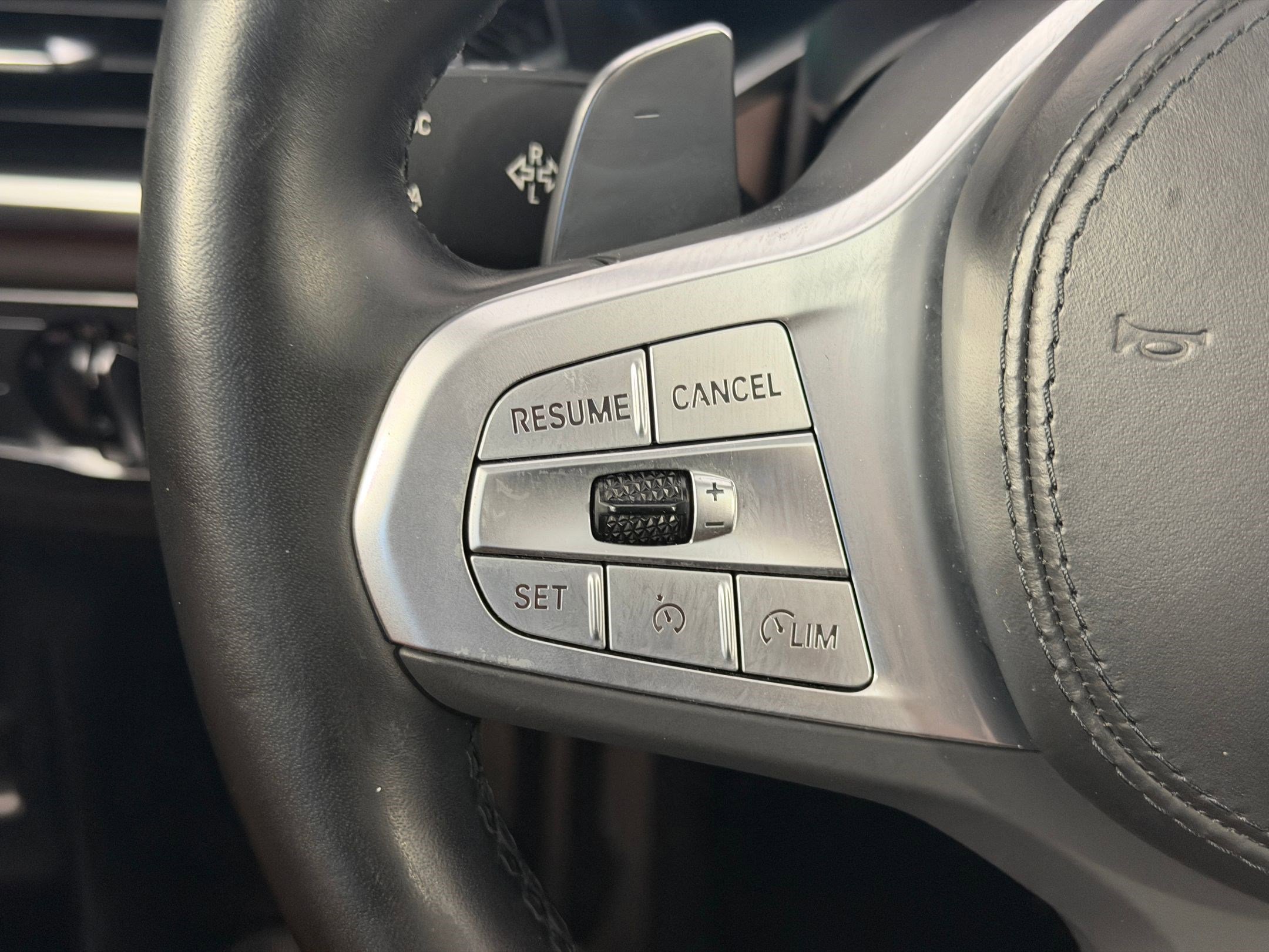 Used 2022 BMW 740i w/ M Sport Package RWD image 17