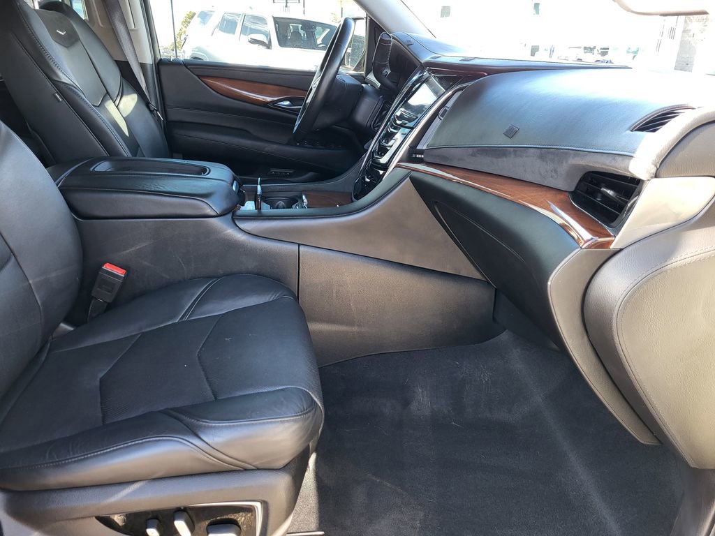 Used 2016 Cadillac Escalade Luxury AWD/4WD image 21