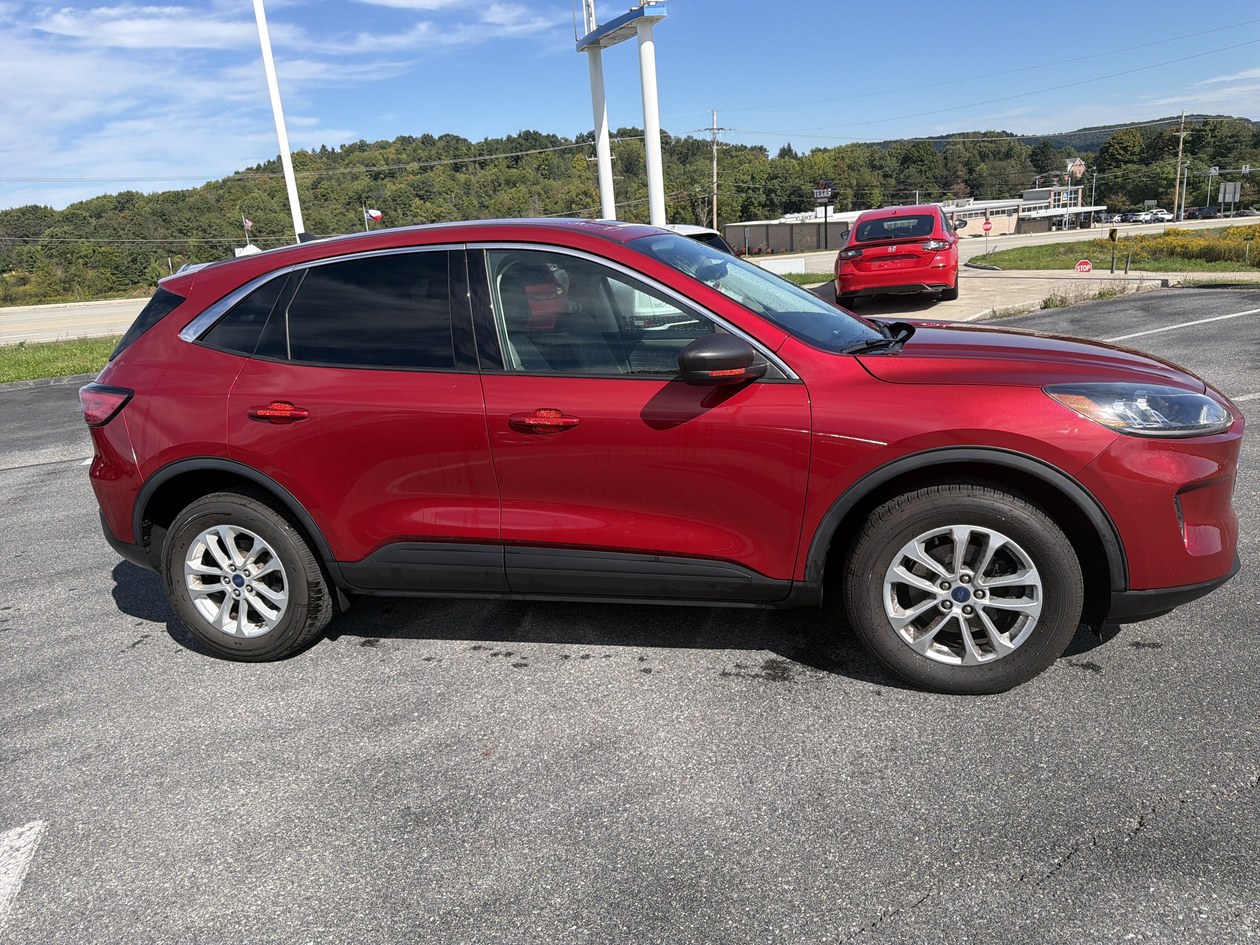 Used 2022 Ford Escape SE w/ Convenience Package AWD/4WD image 3