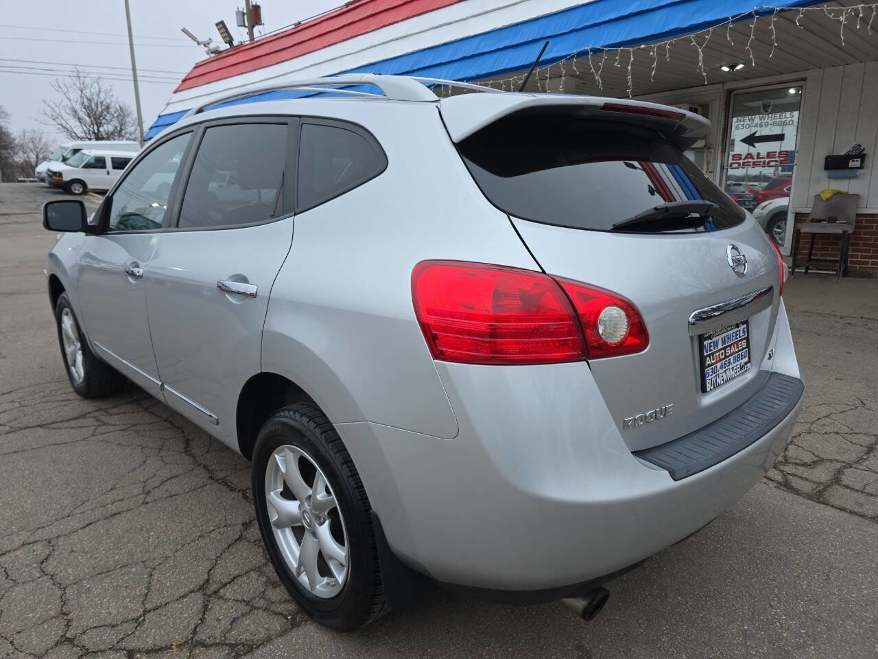 Used 2011 Nissan Rogue SV w/ Premium Pkg image 16