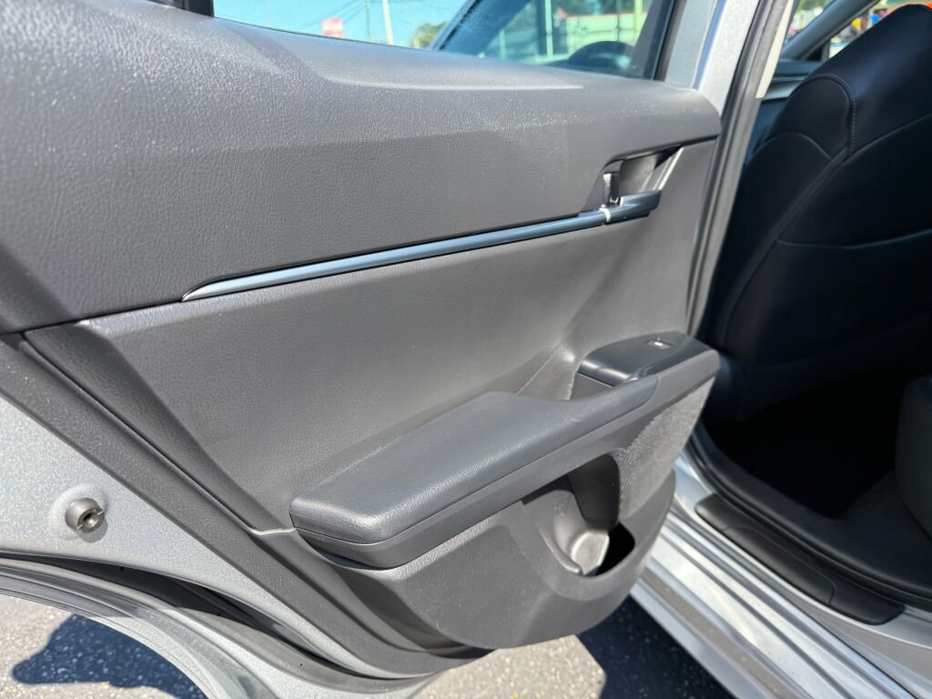 Used 2019 Toyota Camry LE image 23