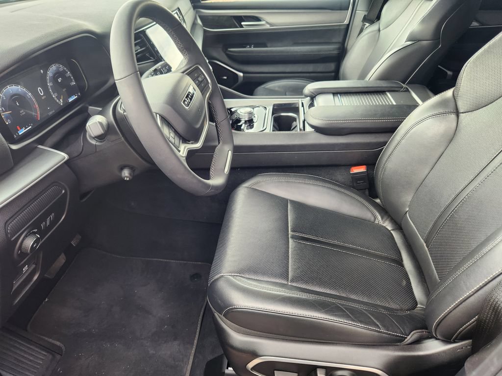 Used 2025 Jeep Wagoneer L 4WD image 12