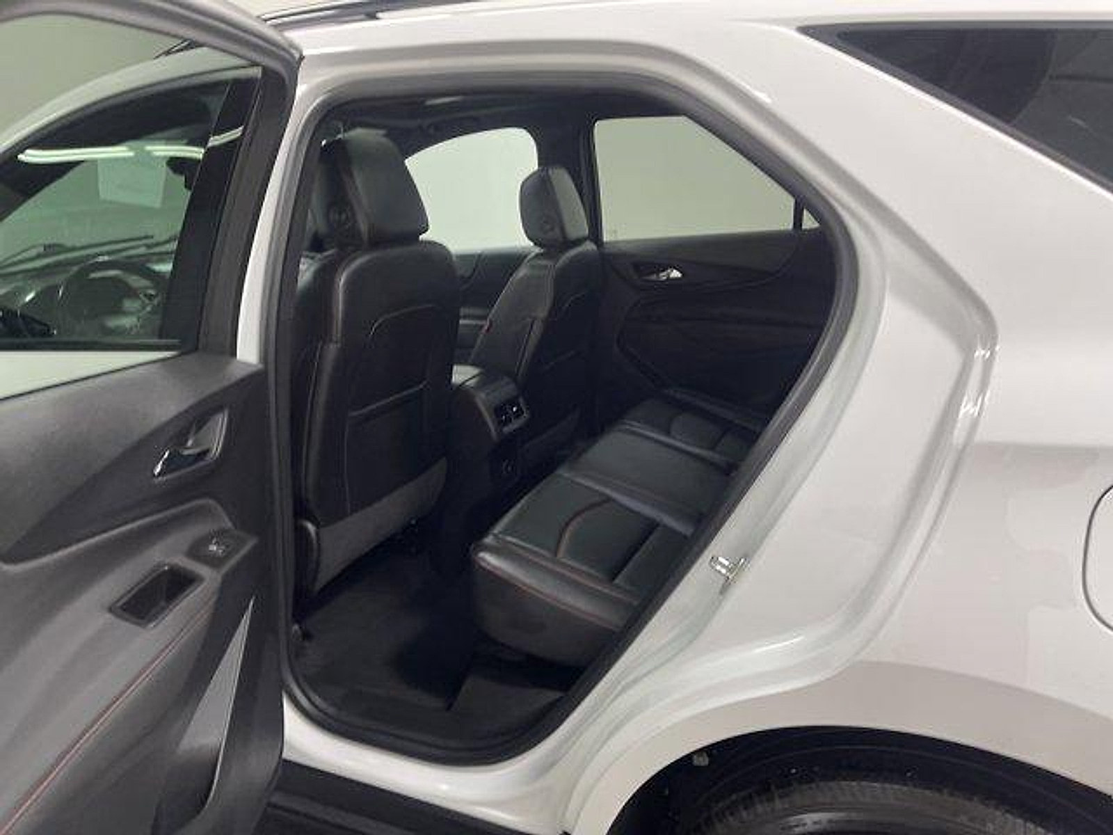 Used 2022 Chevrolet Equinox RS w/ RS Leather Package FWD image 10