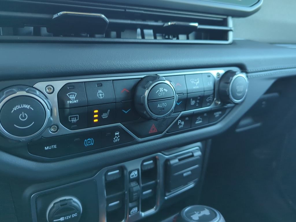 Used 2025 Jeep Wrangler Unlimited Sahara w/ Safety Group image 22