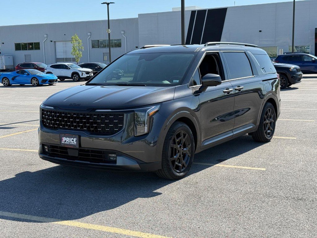 Used 2025 Kia Carnival SX Prestige image 1