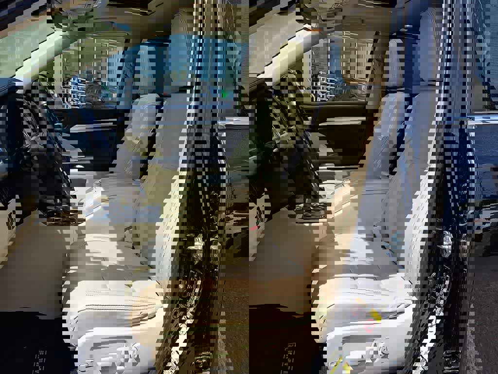 Used 2019 Toyota Highlander XLE image 14