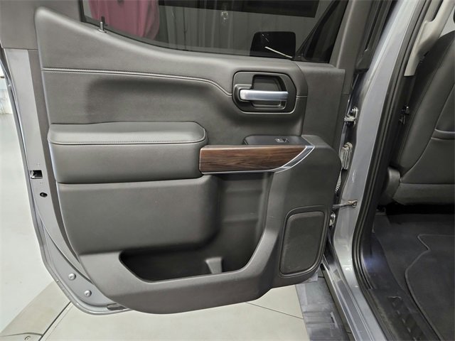 Used 2020 GMC Sierra 1500 SLT image 32