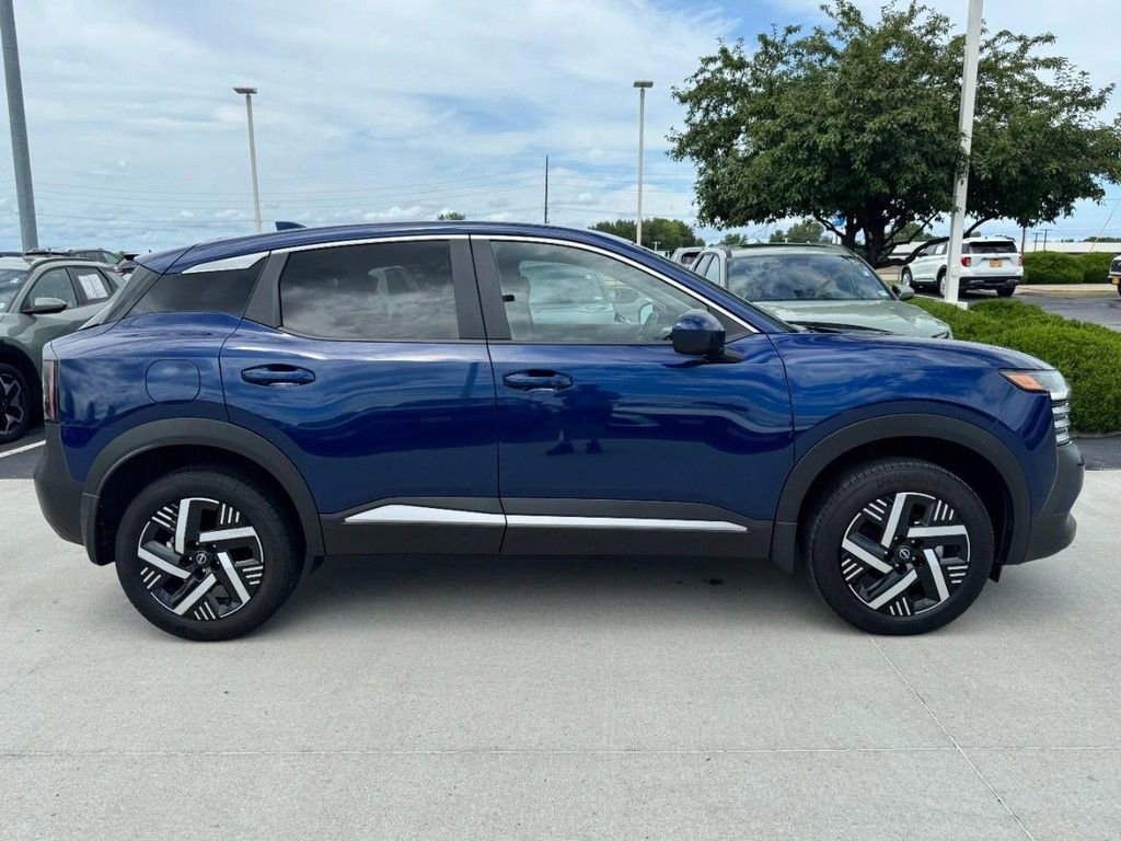 Used 2025 Nissan Kicks SV image 2