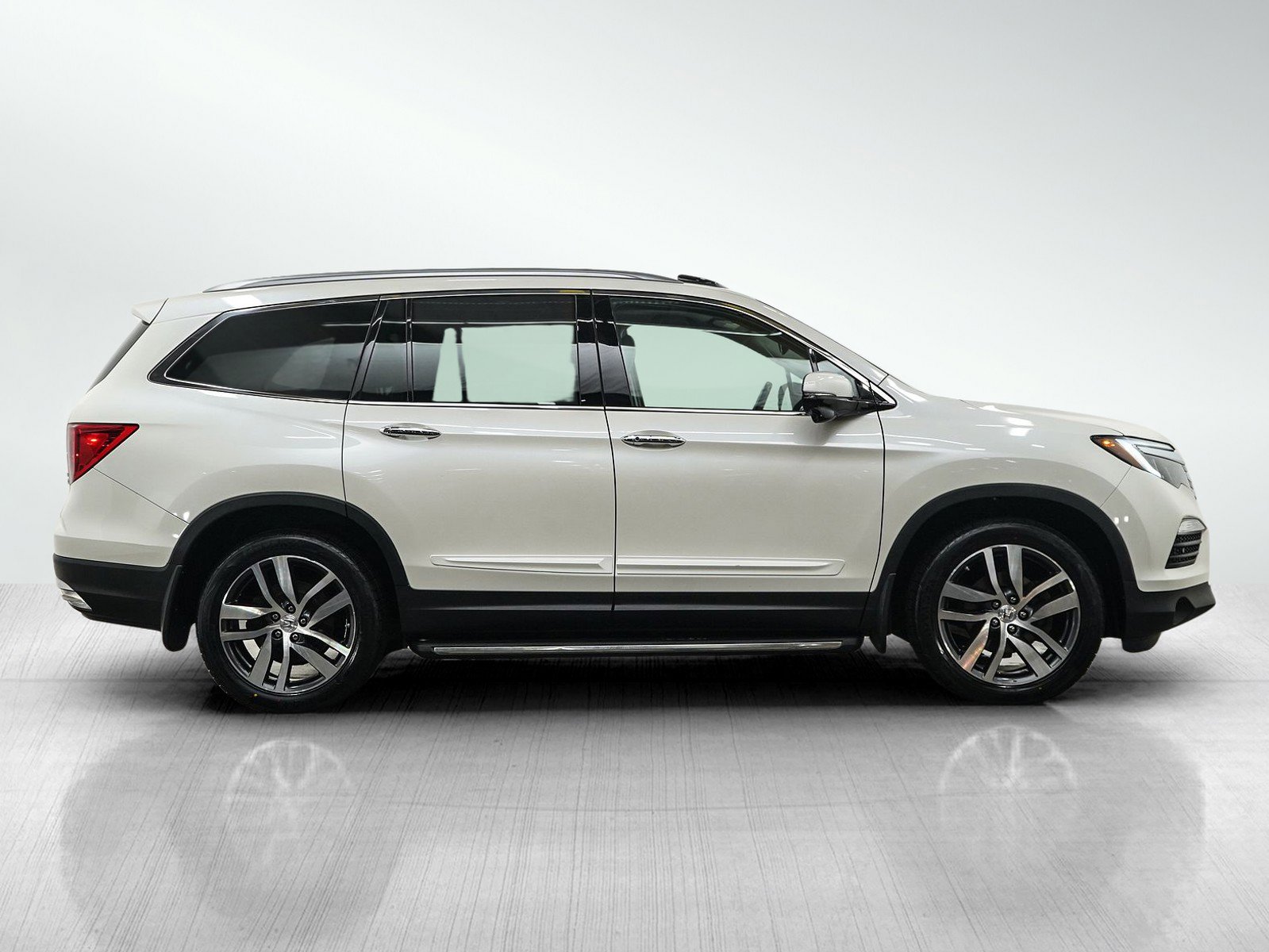 Used 2017 Honda Pilot Touring image 6
