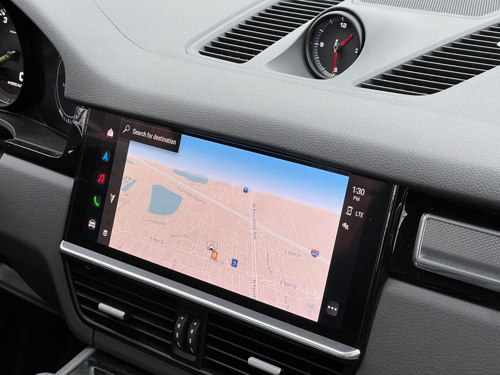 Certified 2022 Porsche Cayenne Platinum Edition image 33