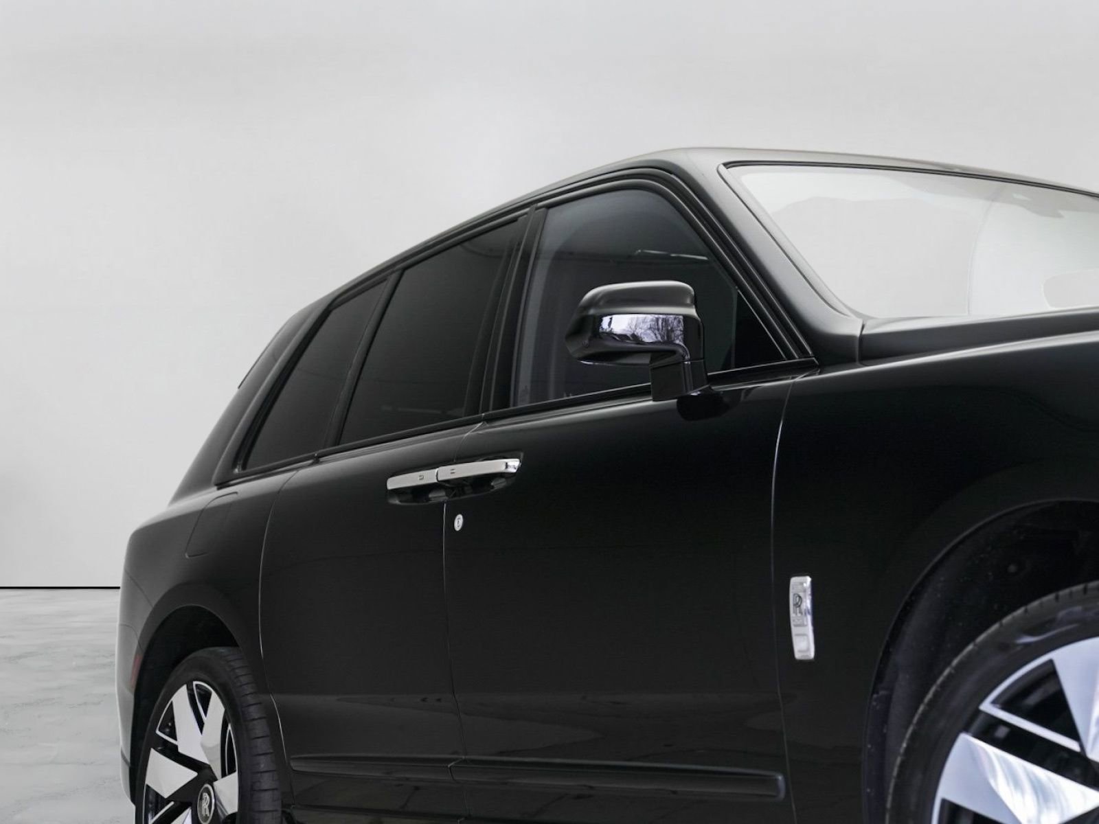 Certified 2025 Rolls-Royce Cullinan AWD/4WD image 3