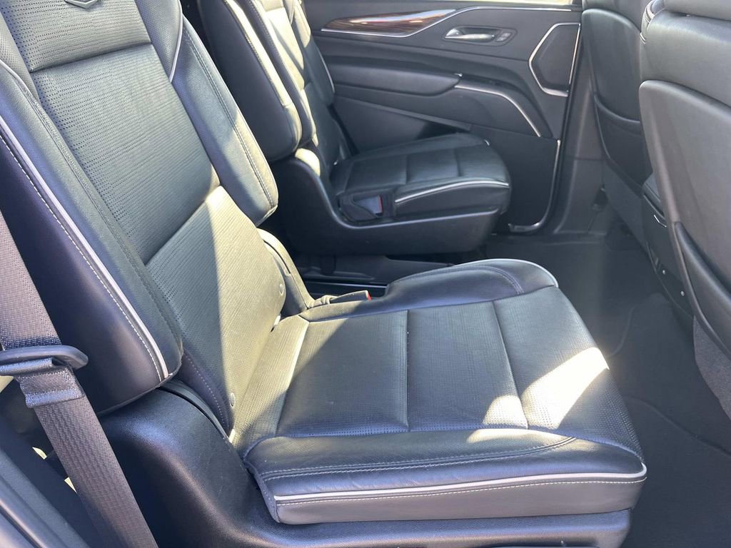 Used 2021 Cadillac Escalade Premium Luxury w/ Performance Package image 22