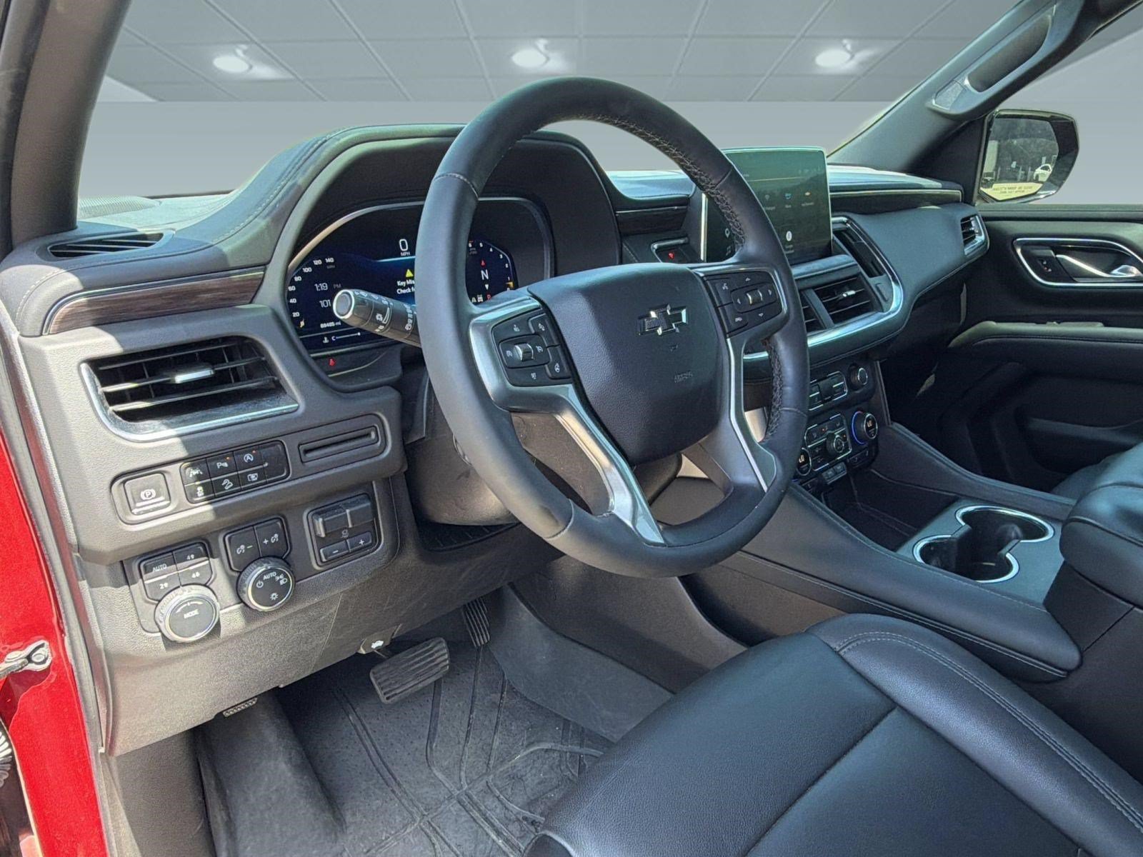Used 2023 Chevrolet Tahoe Z71 w/ Luxury Package AWD/4WD image 4