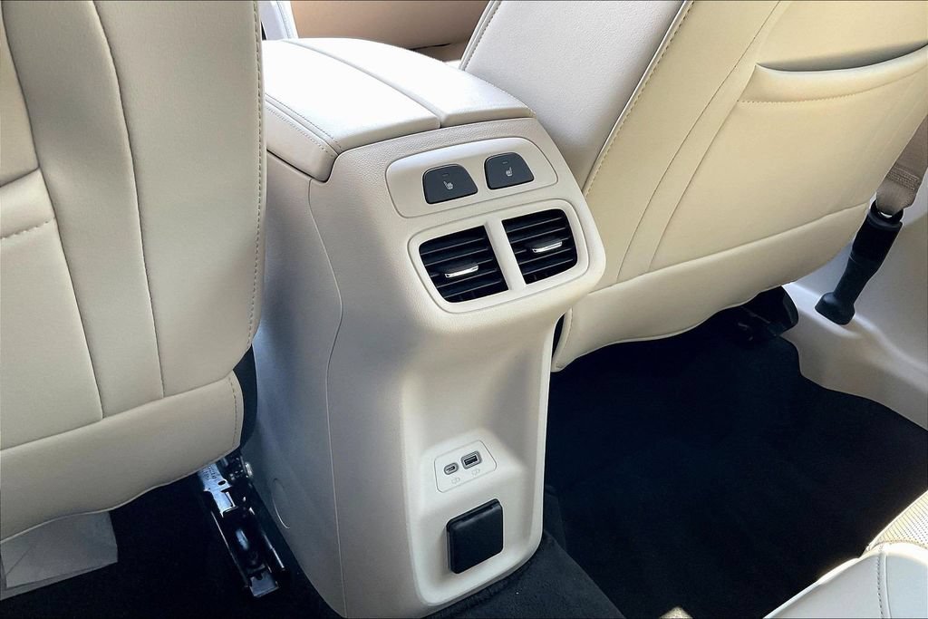 Used 2023 Buick Envision Avenir FWD image 13