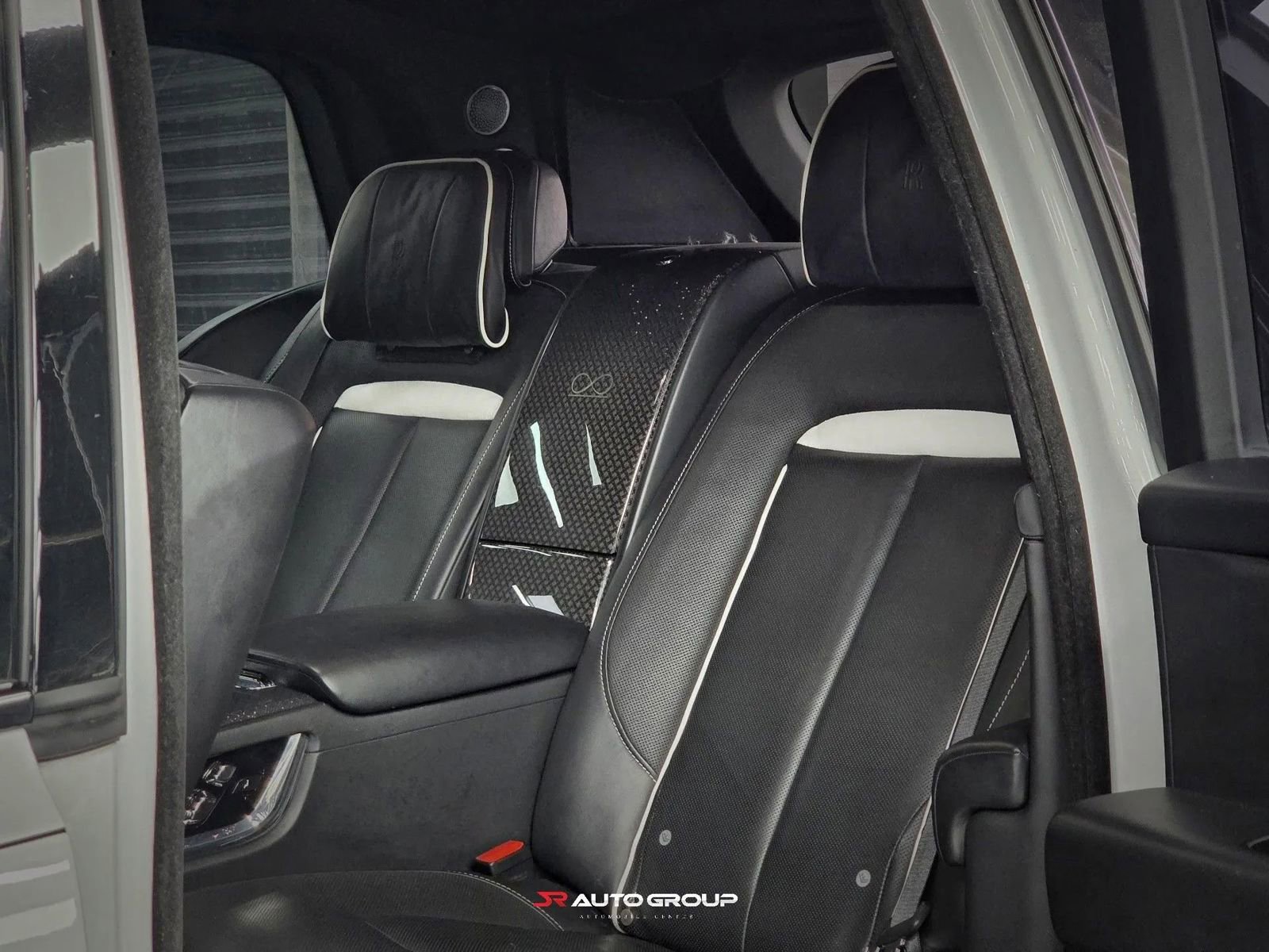 Used 2020 Rolls-Royce Cullinan Black Badge image 29