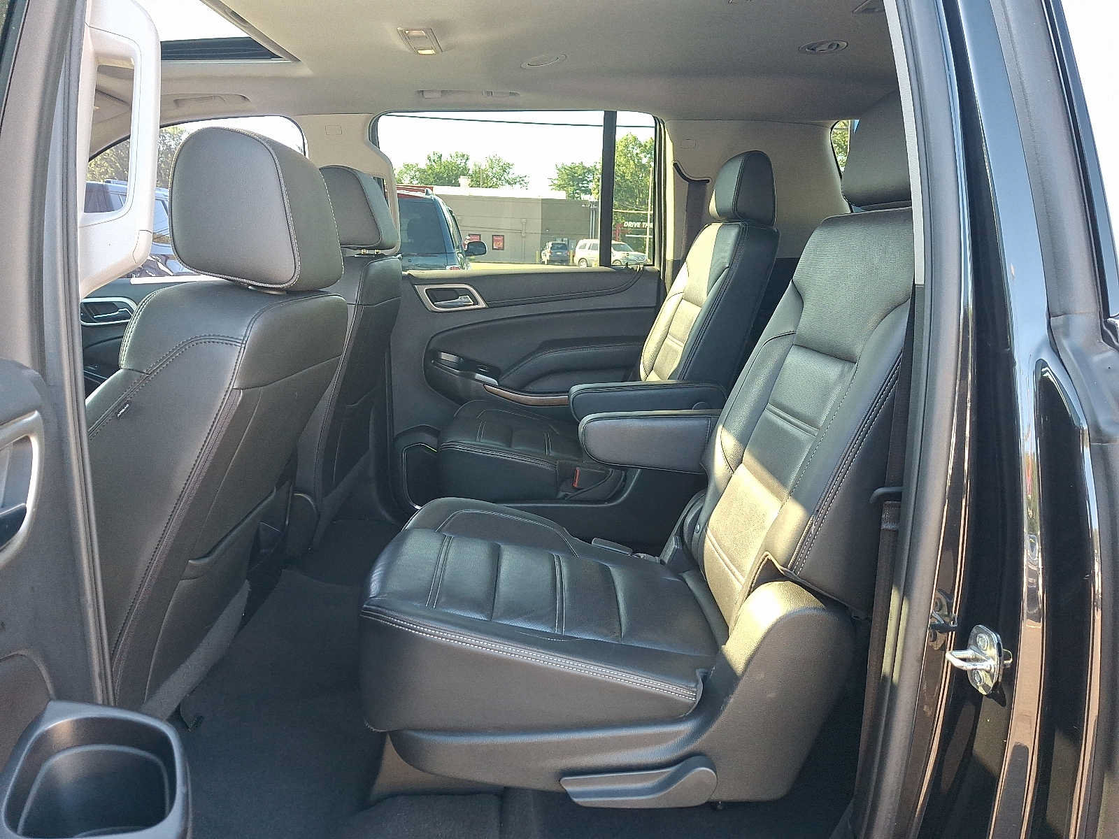 Certified 2020 GMC Yukon XL Denali w/ Denali Premium Package AWD/4WD image 10