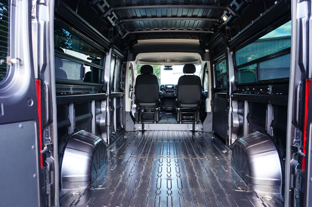 Used 2020 RAM ProMaster 2500 w/ Premium Appearance Group image 16