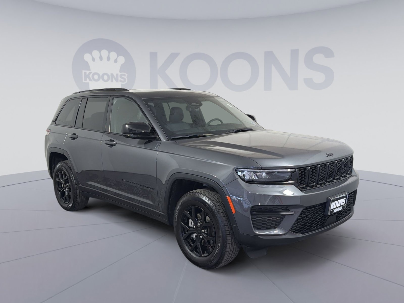 Used 2025 Jeep Grand Cherokee Altitude image 10