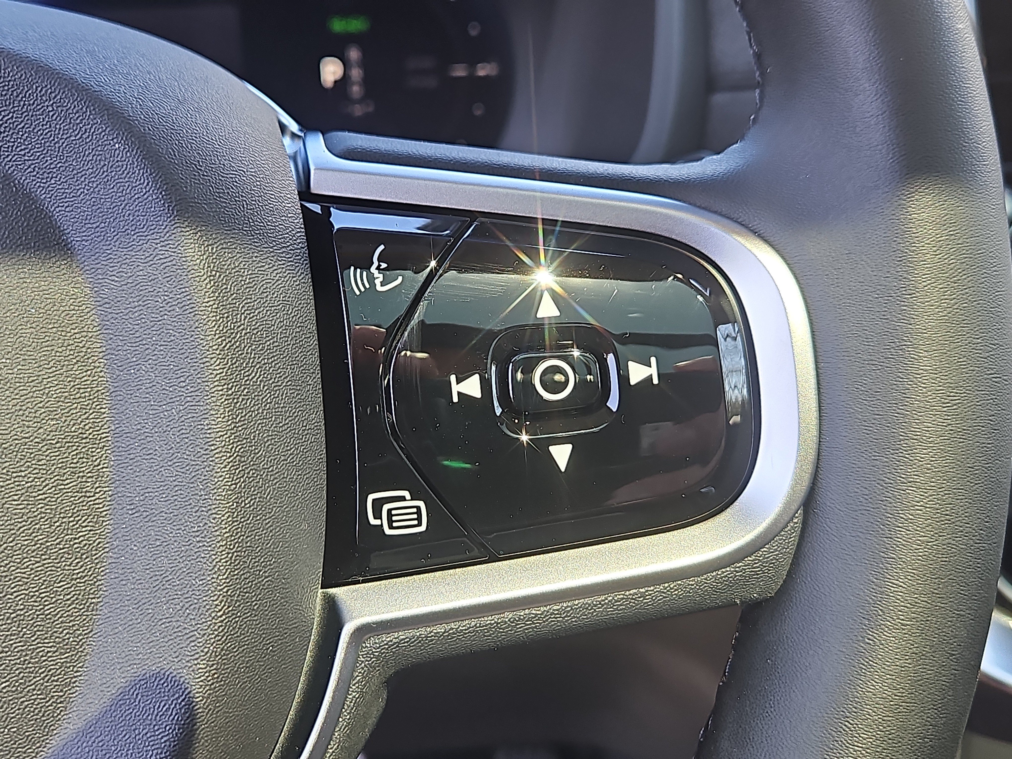New 2026 Volvo XC90 T8 Ultra w/ Protection Package Premier AWD/4WD image 17