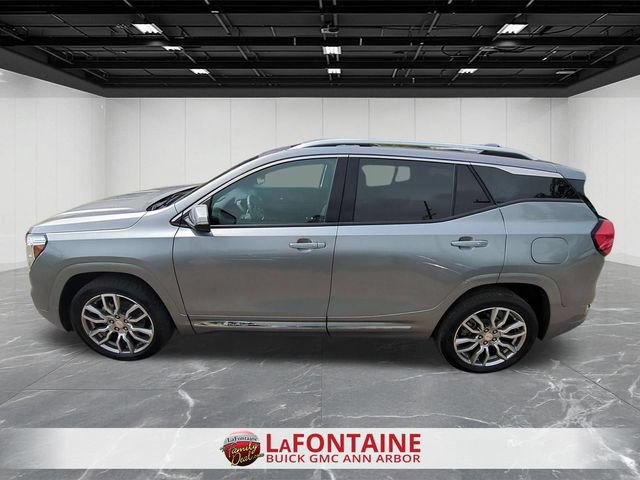 Used 2024 GMC Terrain Denali w/ Denali Premium Package AWD/4WD image 5