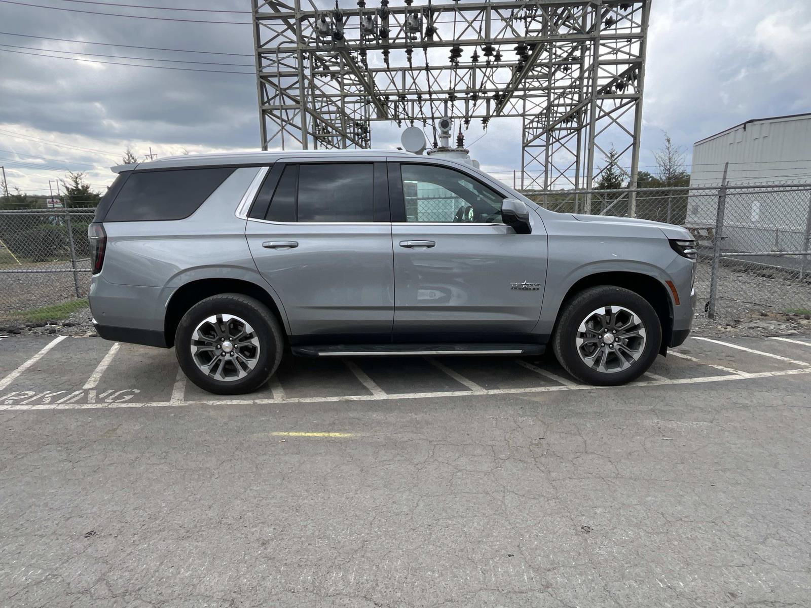 Used 2025 Chevrolet Tahoe LT w/ Comfort Package RWD image 3