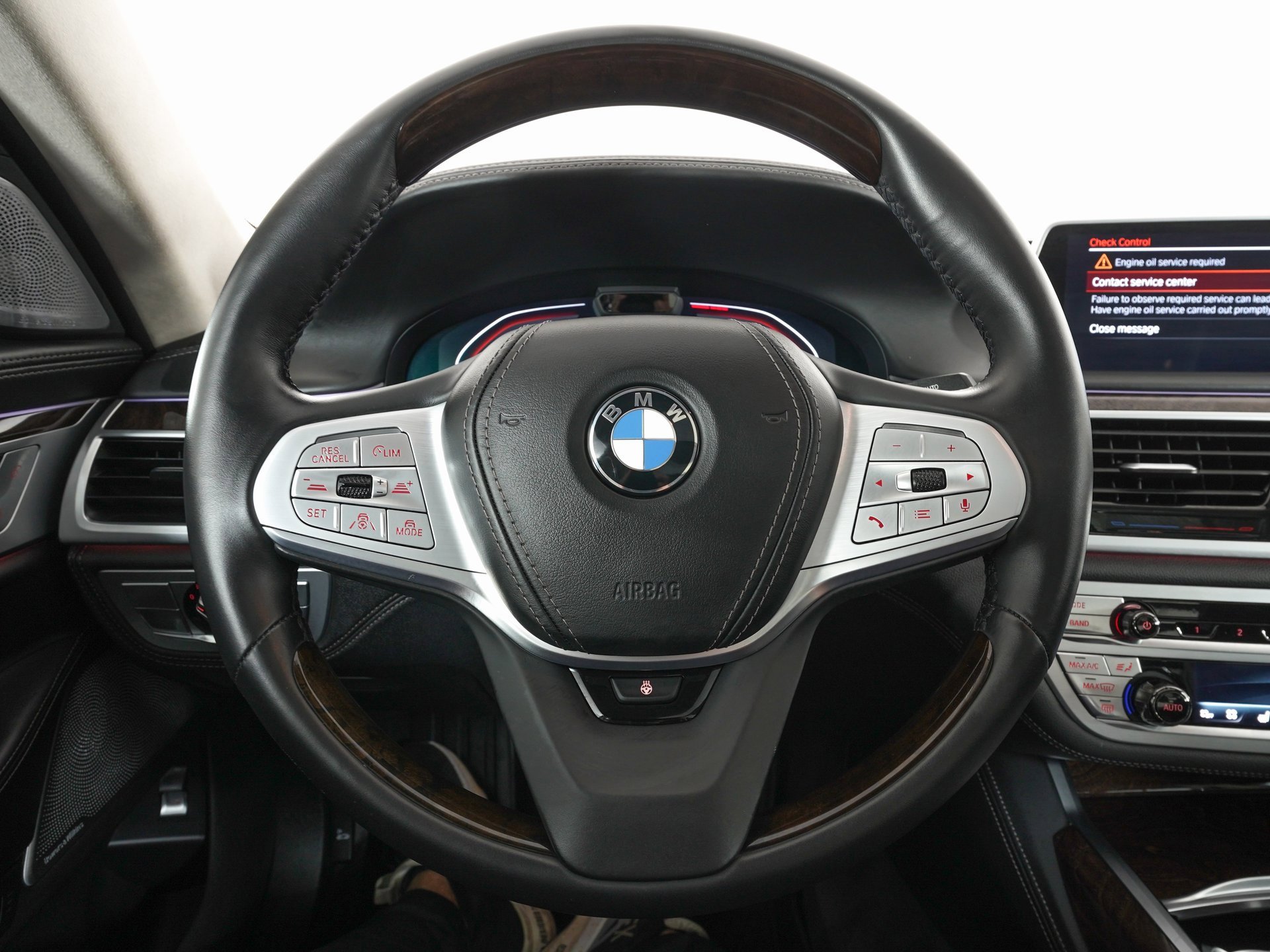 Used 2022 BMW 750i xDrive image 18