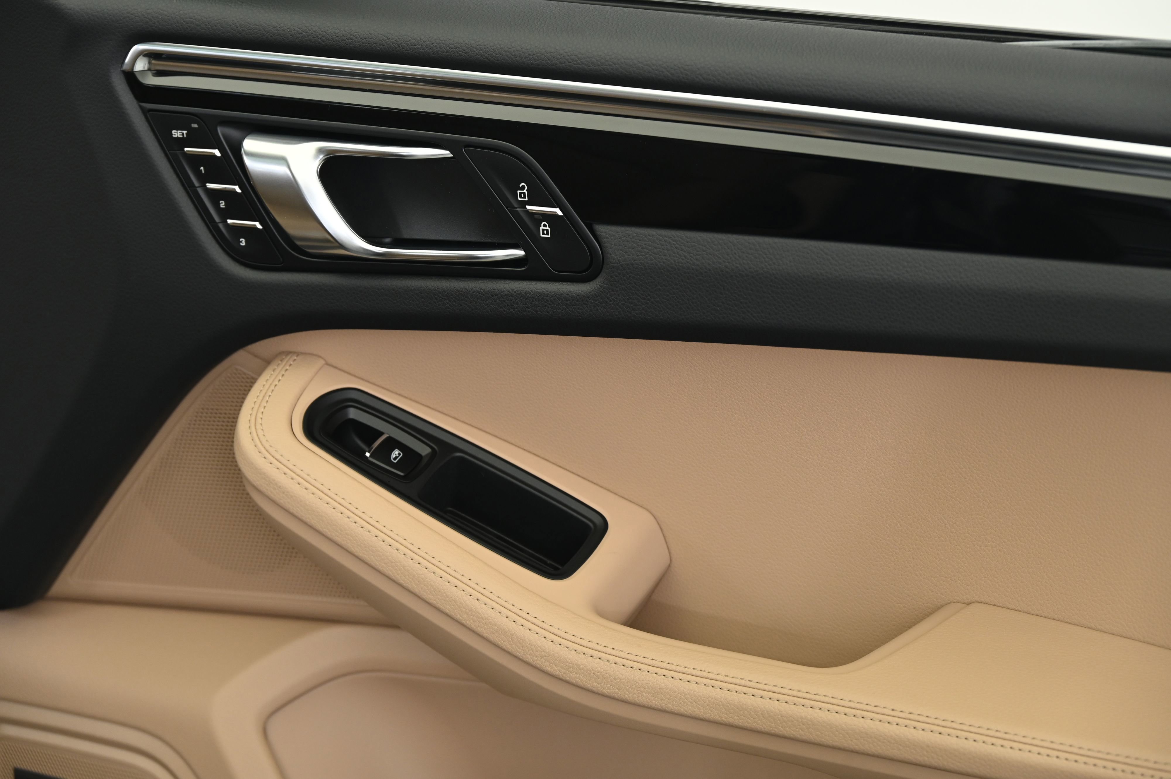 Certified 2025 Porsche Macan image 26