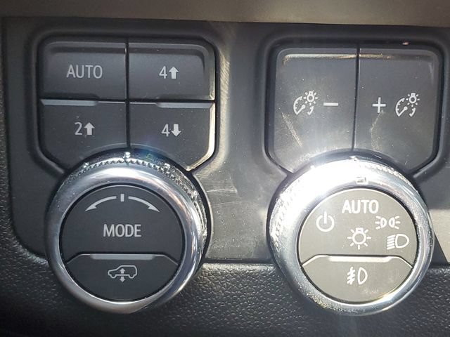 Used 2026 GMC Yukon XL Denali Ultimate w/ LPO, Get Active Package AWD/4WD image 35