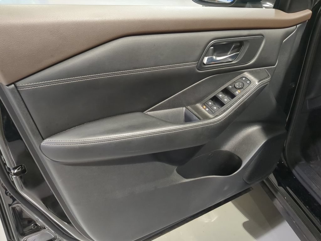 Used 2023 Nissan Rogue SV w/ SV Premium B Package AWD/4WD image 14