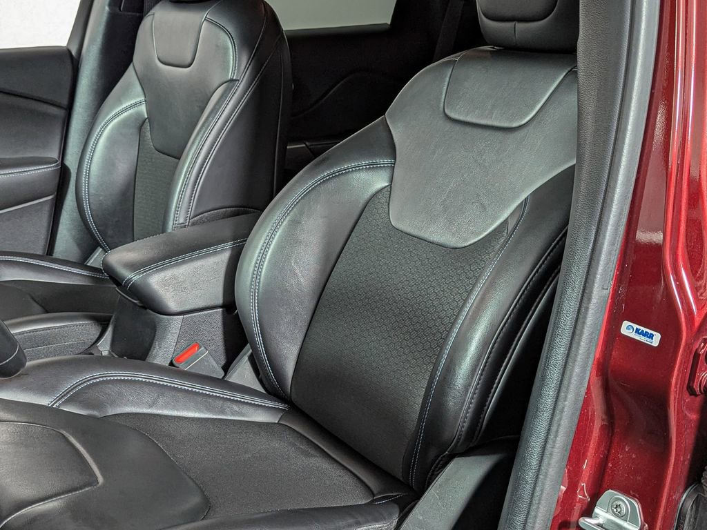 Used 2020 Jeep Cherokee Latitude Plus image 14