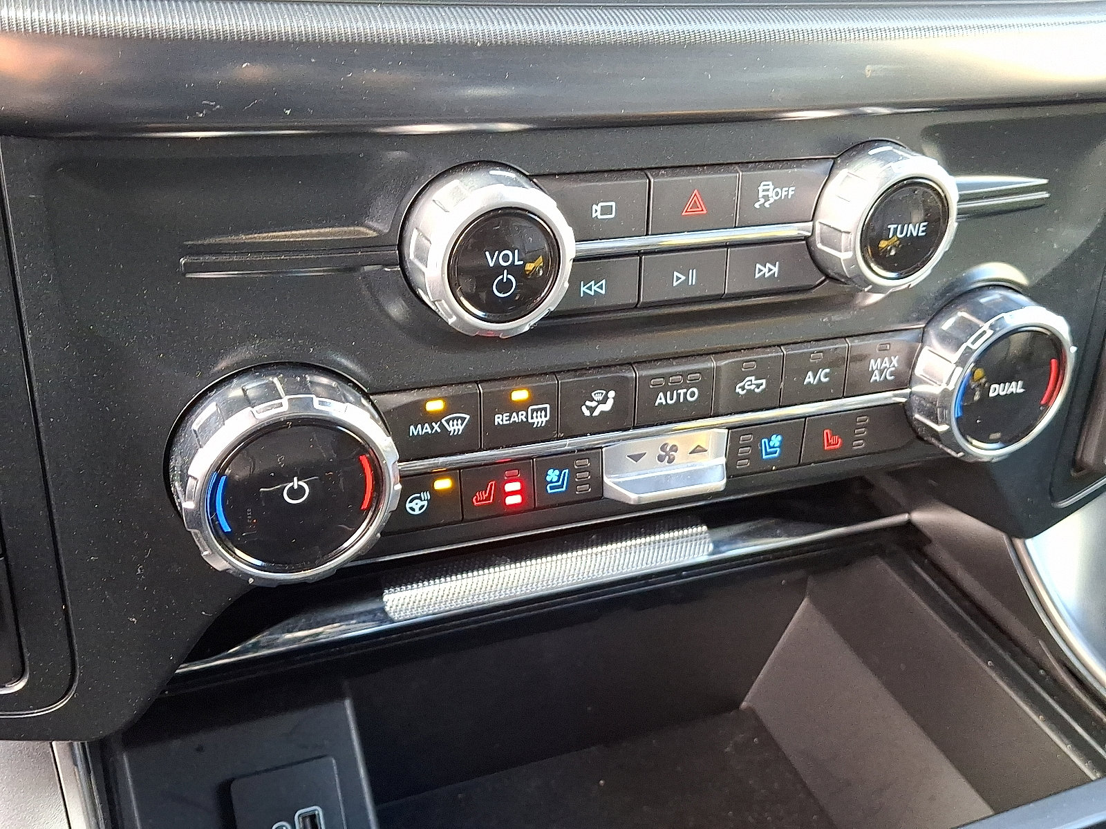 Certified 2025 Ford F150 Lariat w/ Equipment Group 501A Mid image 16